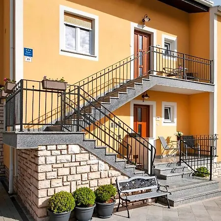 Euphemia Apartman *