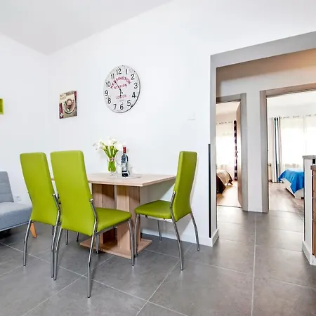 Euphemia Apartman *
