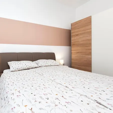 Euphemia Apartman *