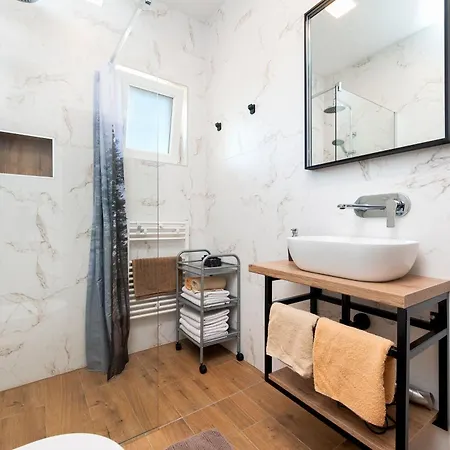 Euphemia Apartman *